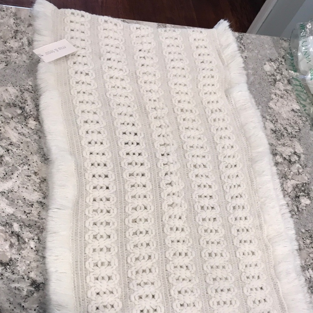 Elegant White Lace Neck Cowl - Mia & Tess
